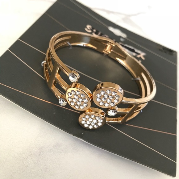 ๐
HP๐
Gold Tone Bracelet with stones - Picture 2 of 3